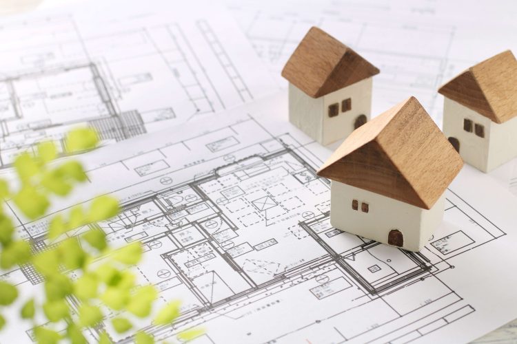 3つの家の模型と図面